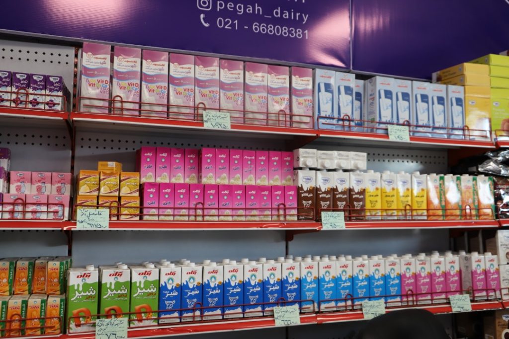 شرکتهای شیر پاستوریزه پگاه تهران و پخش سراسری بازارگستر پگاه، از عاملین برتر فروش تقدیر کرد